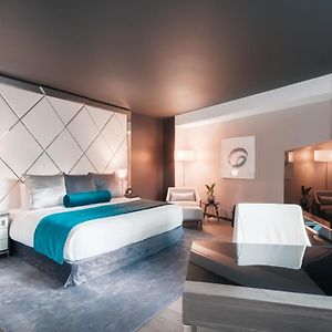 Zimmer mit Kingsize-Bett